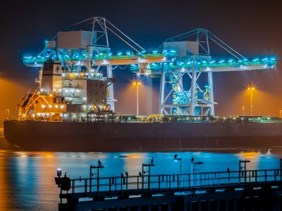 Transport Ship in harbor at night, Weltwirtschaft, Welthandel und Schifffahrt